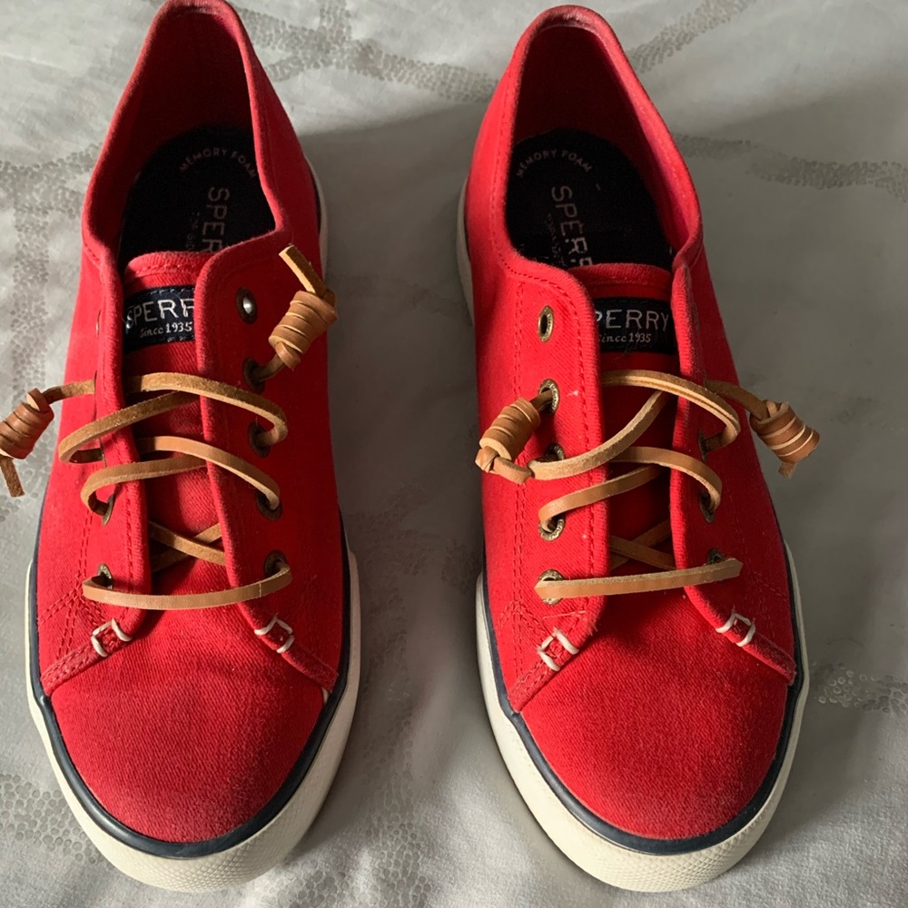 Sperry Top Spider Pier View Red Boat